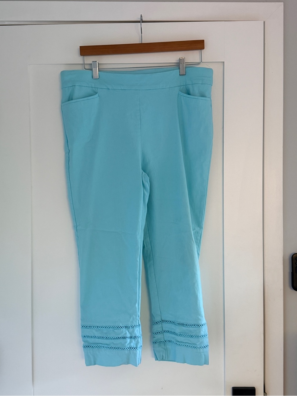 Chico's Aqua Stretch Capri Pants with Eyelet Hem